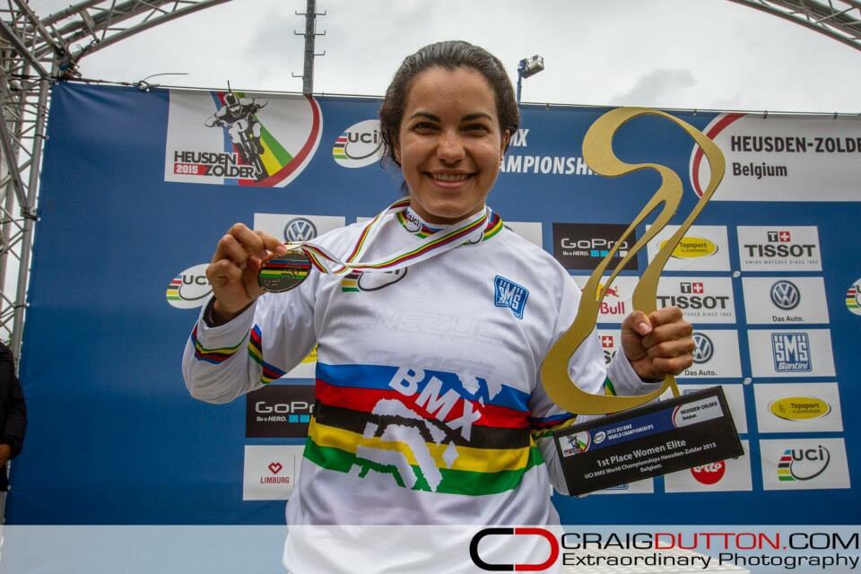 Stefany Hernández logró el título del Campeonato Mundial de Bicicross