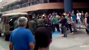 En VIDEO: La brutal arremetida de la GNB contra los electores en Naguanagua