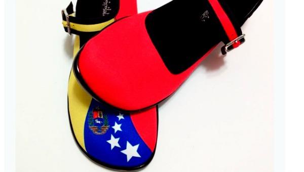 La ingeniosa publicidad de una marca de zapatos venezolana que irritó al chavismo (FOTO)