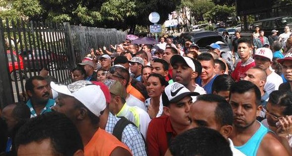 Reportan caos en Abasto Bicentenario de San Bernardino