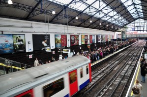 Metro de Londres se paraliza por 24 horas y afecta a cuatro millones de usuarios