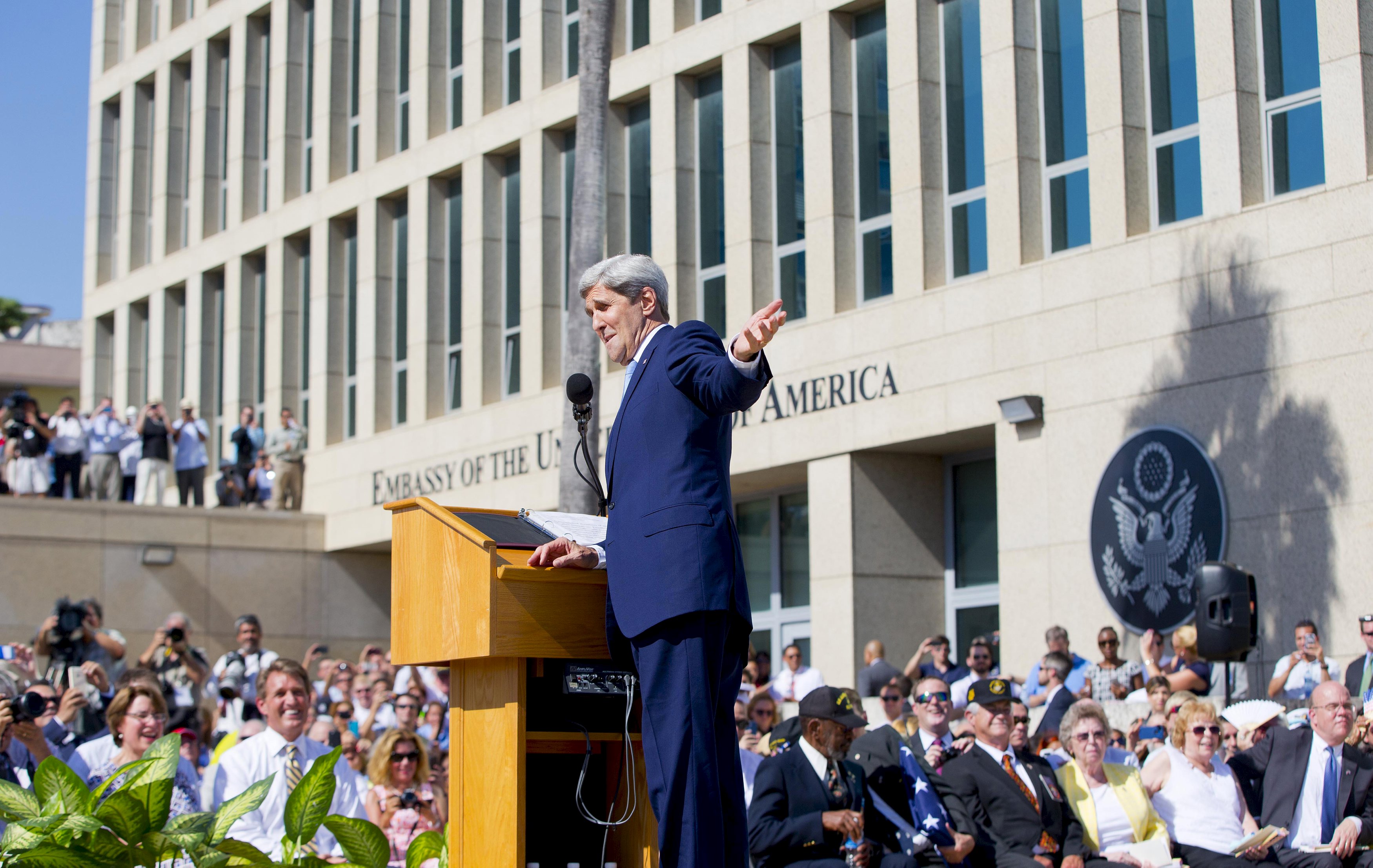 Kerry dice que una democracia genuina es la mejor opción para los cubanos