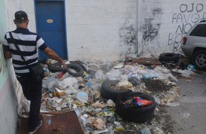 Casco central de Puerto Cabello convertido en un basurero