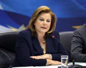 Presidenta banca griega llama a los ciudadanos a ingresar el dinero en bancos