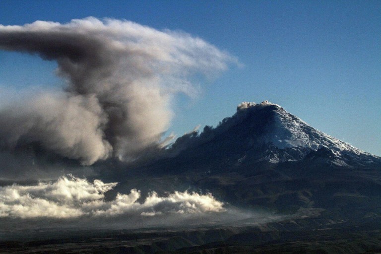 Volcán Cotopaxi mantiene una actividad interna alta y situación anómala
