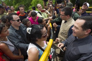 Vielma Mora dice que tranquilidad de la frontera está en manos de Colombia