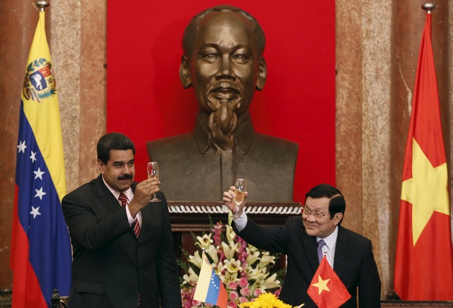 A “champañazo” limpio Maduro celebró en Vietnam (fotodetalles)