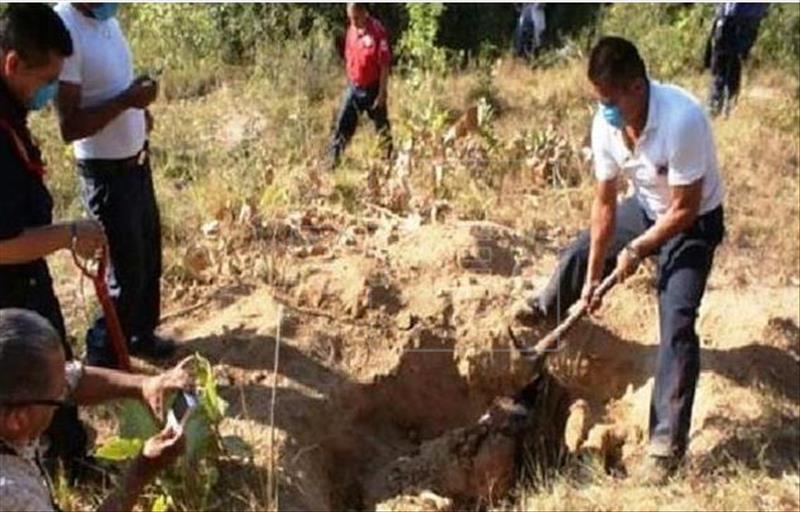 Descubren fosa clandestina con nueve cuerpos en México