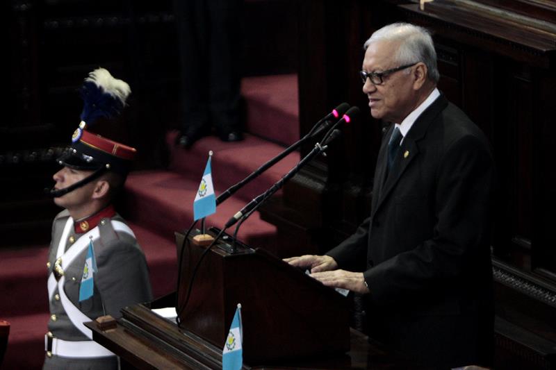 Presidente de Guatemala evoluciona de forma satisfactoria tras operación