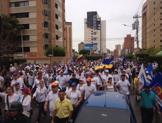 ¡La lluvia no los detuvo! Opositores en Maracaibo salieron a marchar en apoyo a López
