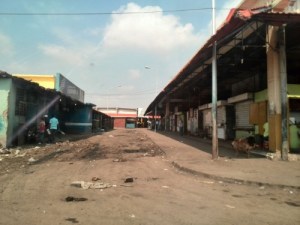 Comerciantes de Las Pulgas piden cierre nocturno del mercado