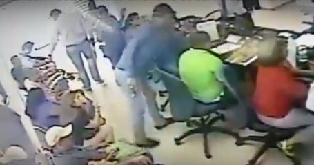 Así fue el robo a empleados de una oficina de aerolínea en Maracaibo (Video)
