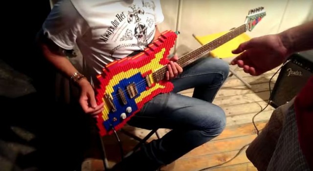 Increíble! Escucha esta guitarra hecha con LEGOS