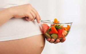 ¡Las engañaron! Mujeres embarazadas no necesitan “comer por dos”