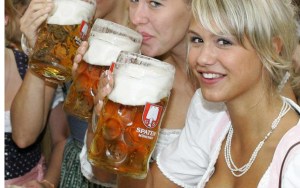 ¡Tomen nota! Dos jarras de cerveza a la semana pueden reducir el riesgo de infarto en mujeres