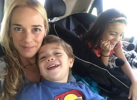 Lilian y sus hijos van a Ramo Verde a visitar a Leopoldo López
