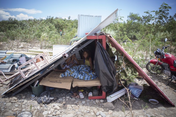 Amnistía Internacional: Familias separadas por crisis fronteriza ansían poder reencontrarse