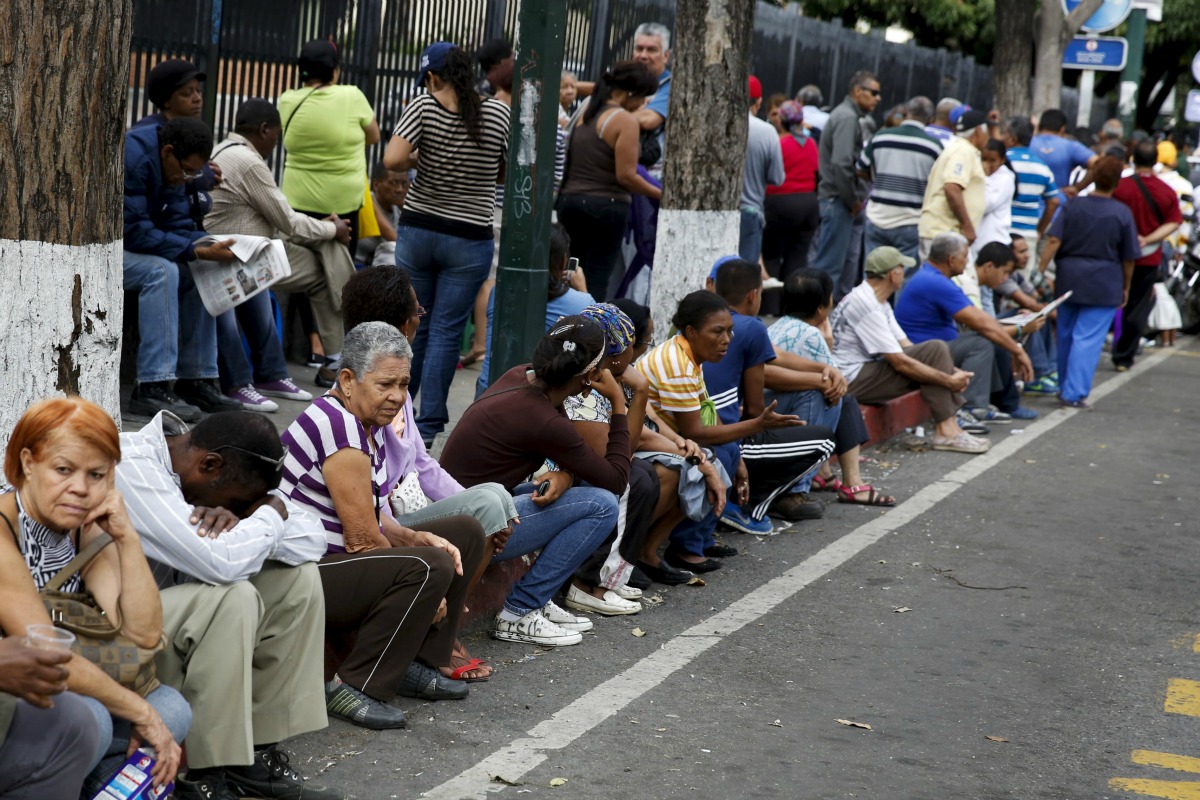 Colas y escasez marcaron el año 2015 en Venezuela
