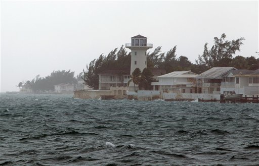 Debilitado huracán Joaquín deja fuertes lluvias en Bermudas