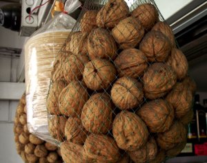 Baja distribución de frutos secos en Aragua