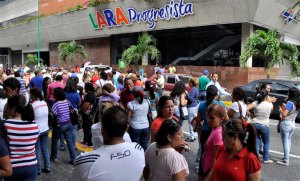 Docentes protestaron frente a la Gobernación de Lara