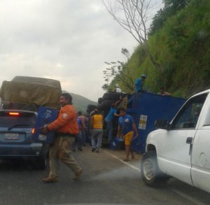 ¡Una vez más!… Saquearon camión de cervezas en Tinaquillo