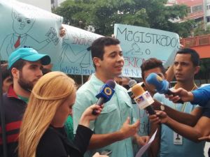 Vente Joven protesta la jubilación masiva de magistrados del TSJ