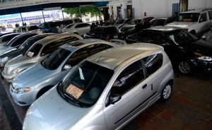 Carros viejos abandonados se deben vender por lo legal en Venezuela