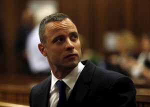 Autorizan a Pistorius salir de la cárcel brevemente para atender asunto familiar
