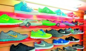 Un par de zapatos deportivos cuesta hasta casi cuatro salarios mínimos en Puerto La Cruz