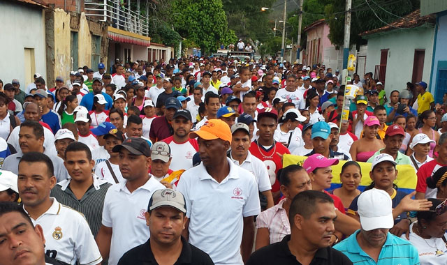 Sucrenses marcharon para exigir al gobierno nacional fin de las importaciones de atún (FOTOS)