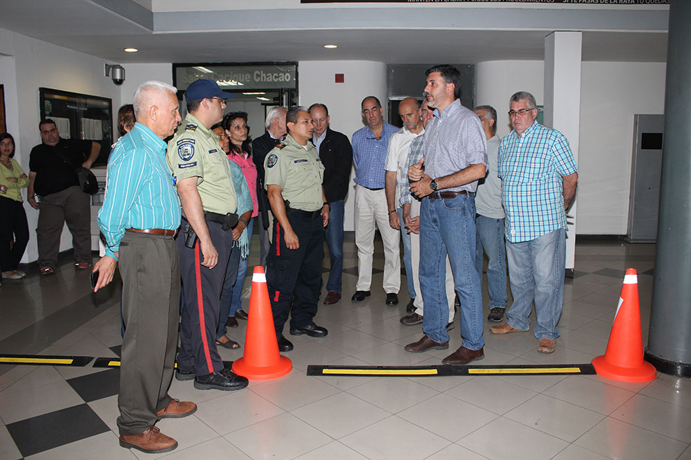 Concejal Alfredo Jimeno entregó equipos para “Puntos Cero” a Policía Municipal de Chacao (Video)