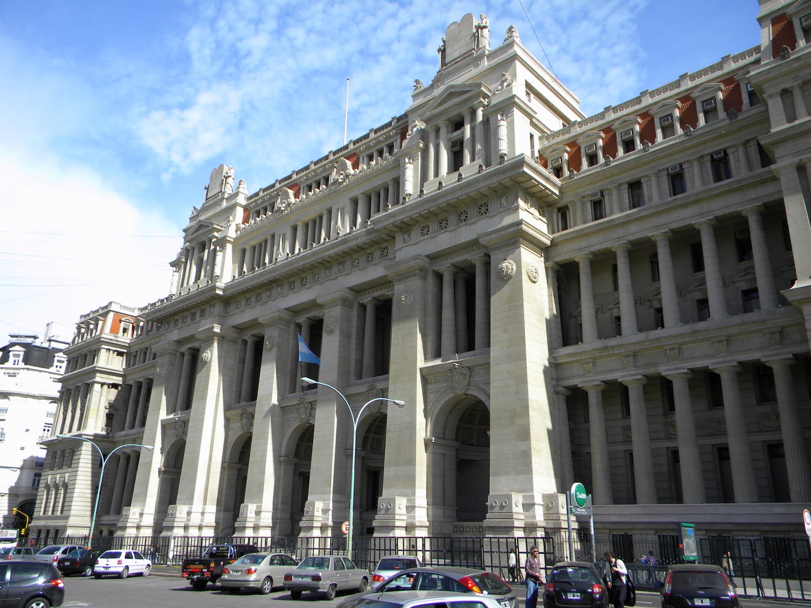 Por amenaza de bomba, desalojaron Palacio de Tribunales de Argentina