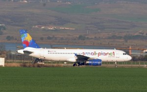 Avión aterriza de emergencia en Bulgaria por falsa alarma de bomba