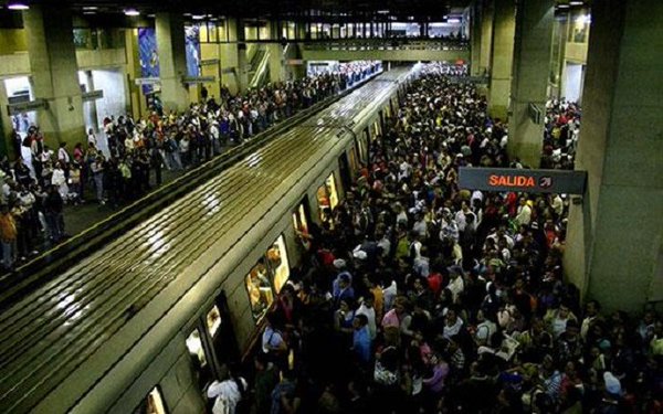 Reportan caos en el Metro de Caracas por arrollamiento en La California