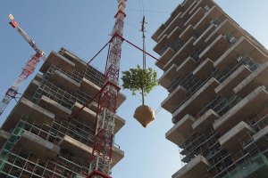 Primer edificio del mundo cubierto de árboles perennes (Fotos)