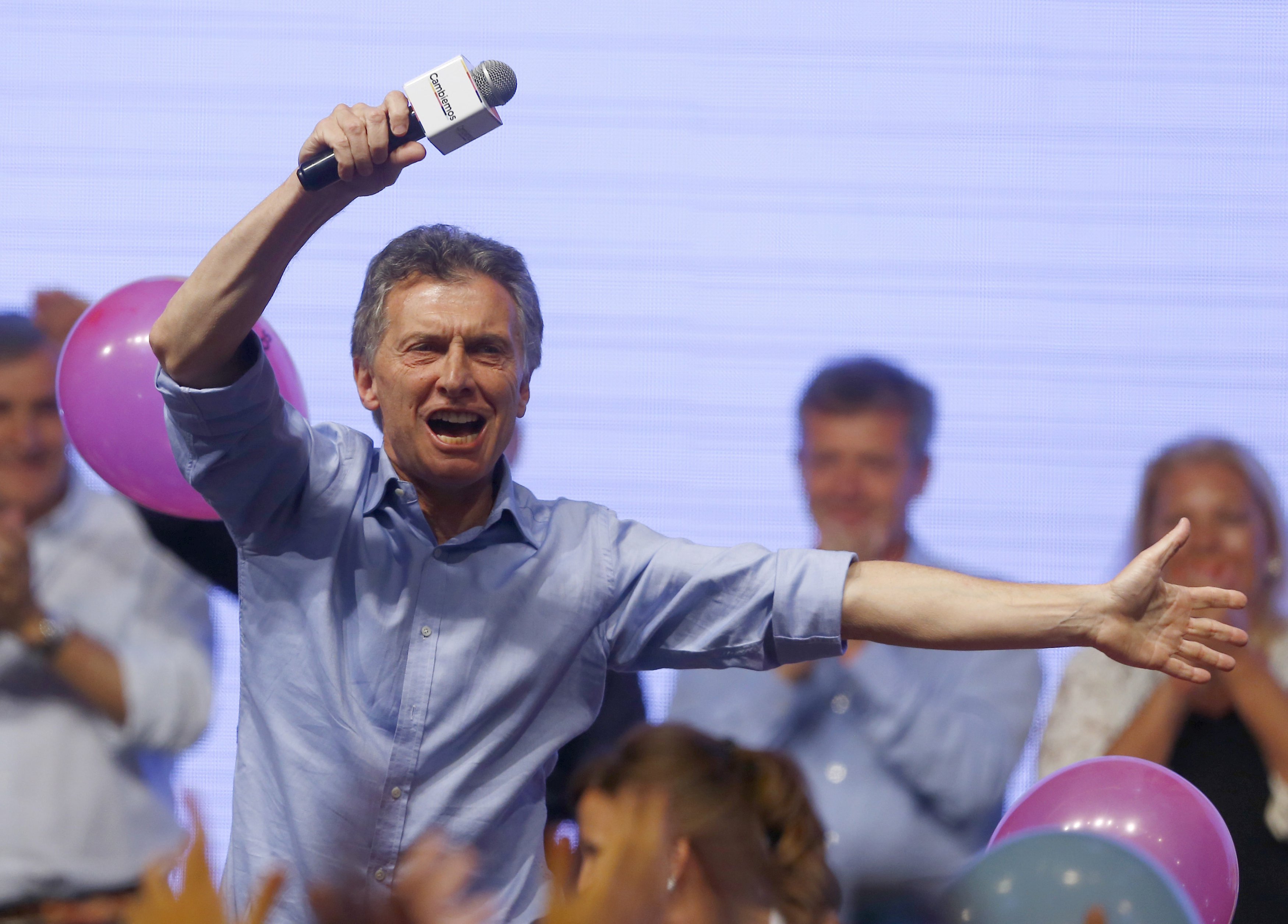 Mauricio Macri ya actualizó su bio como “Presidente electo” en Twitter y Facebook (Fotos)