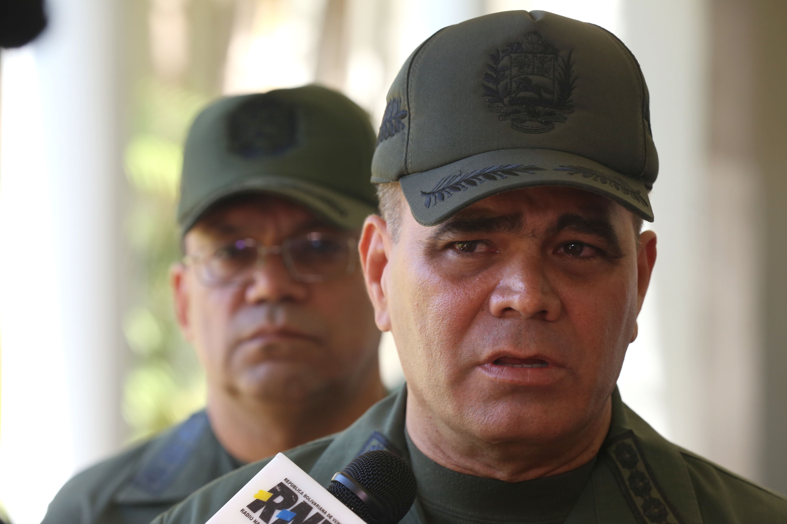 Padrino López promete “mayor abastecimiento” y anuncia apoyo de la milicia (Video)