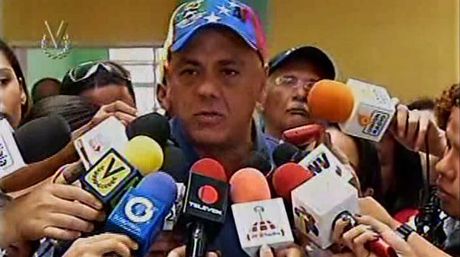 VIDEO: Jorge Rodríguez no se salvó de su pitada y también fue “botado” de su centro electoral