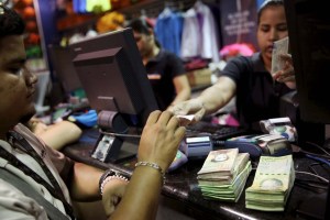 Inflación en Venezuela puede alcanzar el 215% al cierre de este año