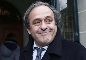 Platini renuncia a presidencia de Uefa para defenderse ante tribunales suizos