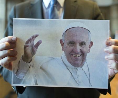 El Papa Francisco acepta premio Carlomagno como gesto para animar a trabajar por la paz