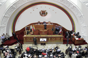 Asamblea Nacional juramenta a nuevos magistrados que la oposición promete destituir