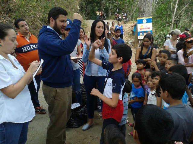 David Smolansky compartió la Navidad con más de 100 niños del caserío Los Naranjos Rural