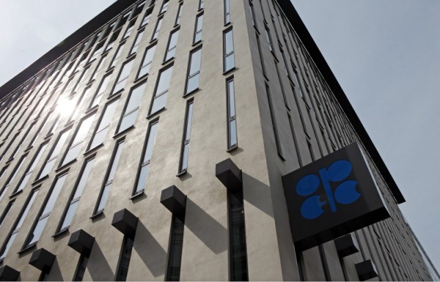 El logo de la OPEP, en su sede en Viena, Austria, 21 de agosto de 2015. La Organización de Países Exportadores de Petróleo (OPEP) eligió a Argus Media como su proveedor de datos de precios de energía este año, abandonando el servicio global de Platts. REUTERS/Heinz-Peter Bader
