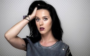 Así llegaron ‘los globos’ de Katy Perry a los Golden Globes (Fotos + escote)