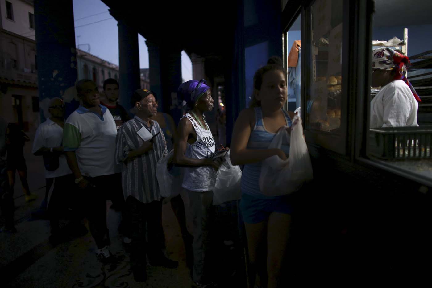 Cuba se pertrecha para pasar el terremoto político y económico de Venezuela