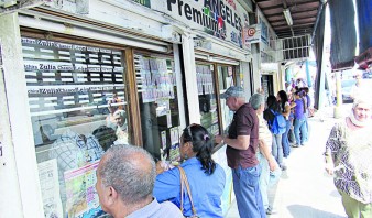 Ventas de loterías se incrementan a diario en centro de Puerto La Cruz