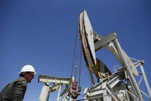 El petróleo de Texas baja 4% y cierra en 39,79 dólares el barril