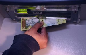 Bancos del país eliminarán gran parte de sus cajeros automáticos